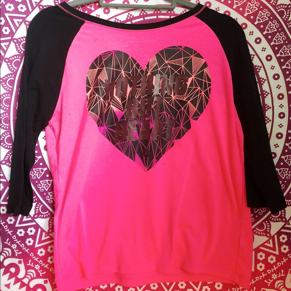 Medium sleeve work out shirt😍